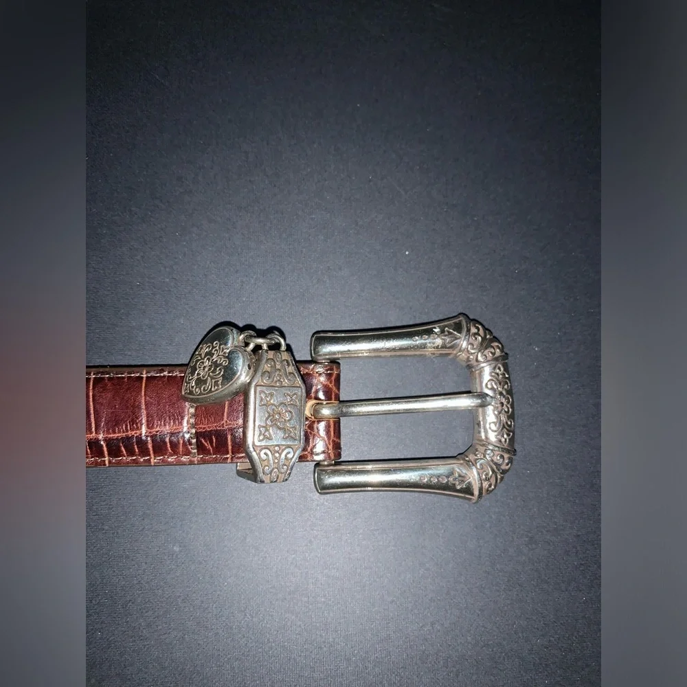 Vintage, Brighton Belt with a beautiful silver plated floral belt buckle. - Picture 4 of 8